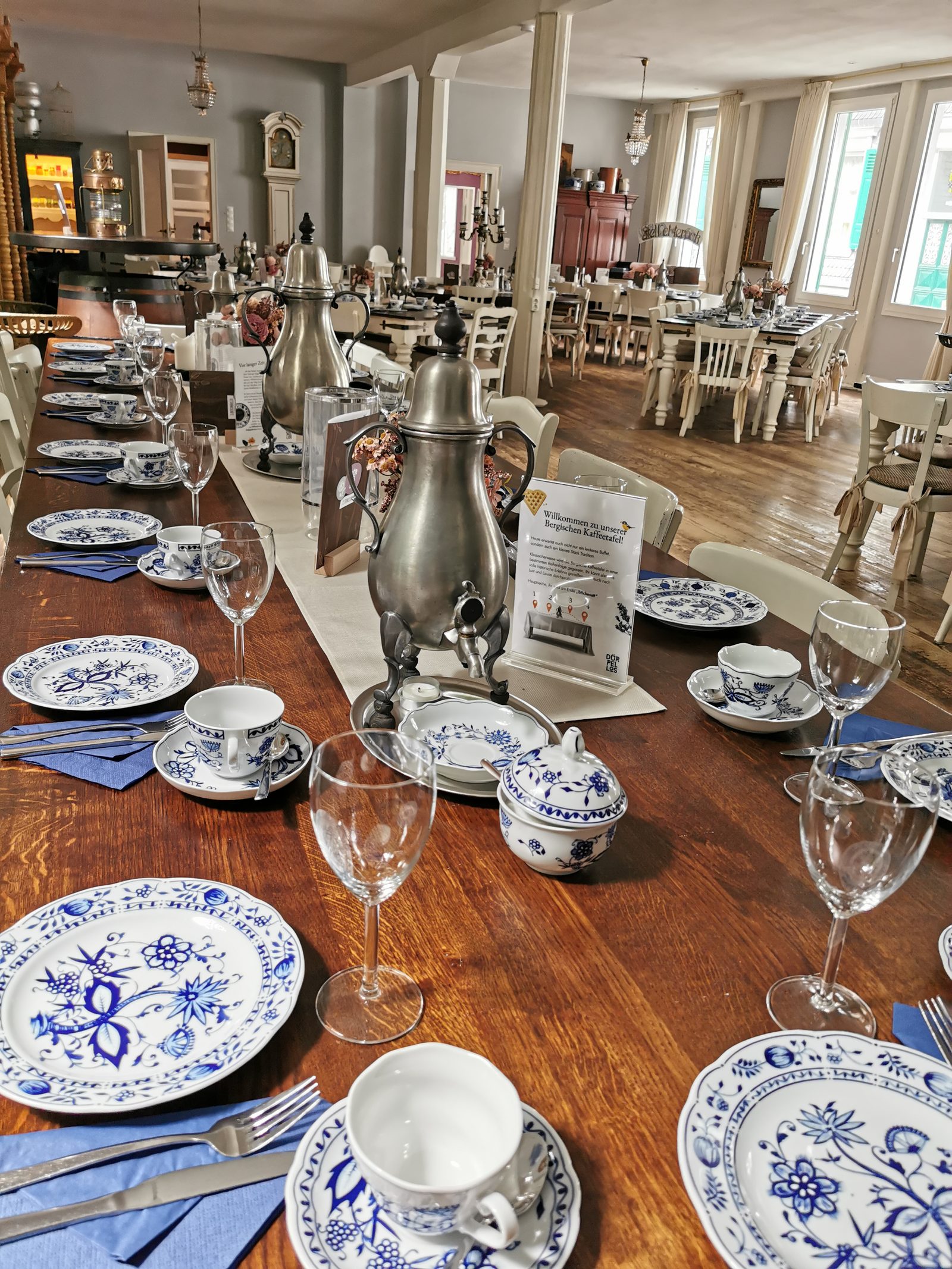 Gedeckte Bergische Kaffeetafel im Dürpellos