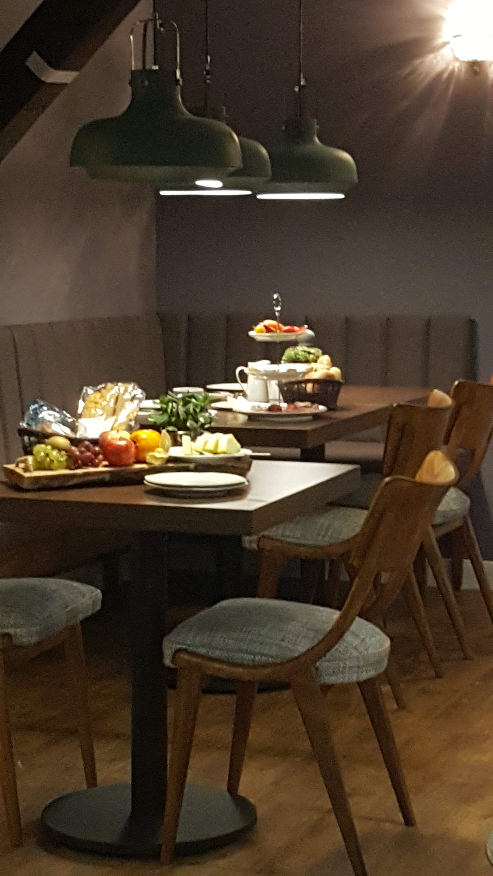 Frühstückstisch im Bistro